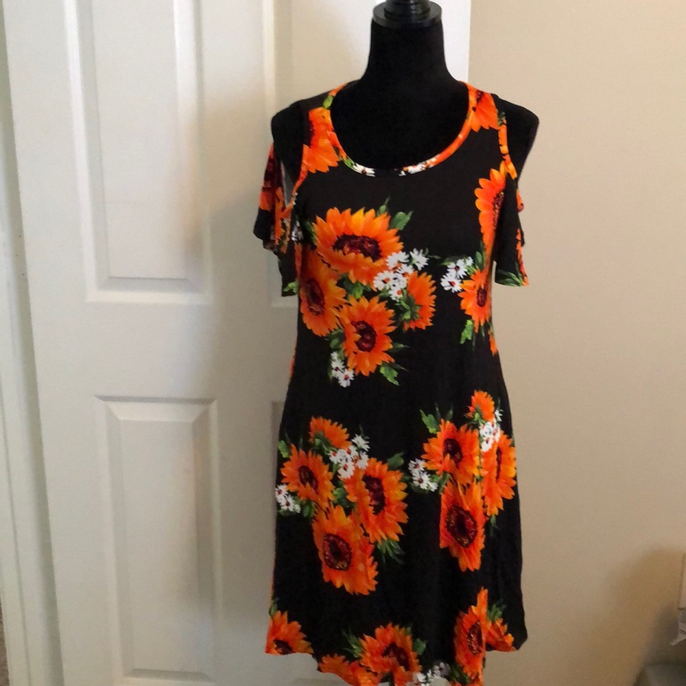 Sun dress with shoulders out